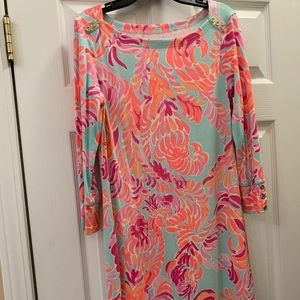 Lilly Pulitzer 3/4 length dress, material is soft